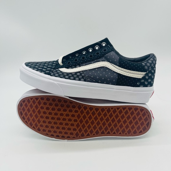 Vans Old Skool Shoes - Picture 2 of 7